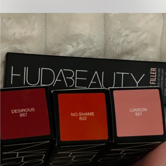 NARS Lipstick Set - Bold Red and Soft Pink - Picture 2 of 4